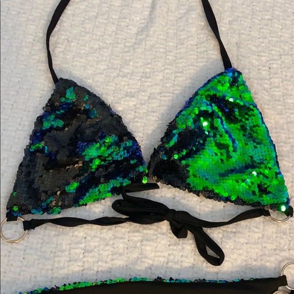 Bikini - Picture 3 of 3